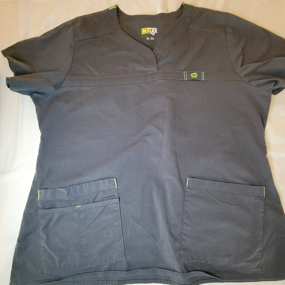 WonderWink Dark Gray X-Large Scrub Set with Green Accents. - Picture 2 of 7